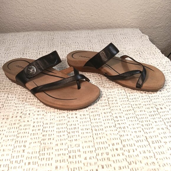 Aetrex women's 'Izzy' black faux leather adjustable thongs flip flops sz 9 - 9.5 - Picture 1 of 13
